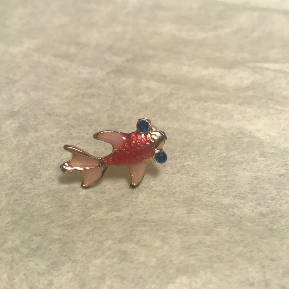 Gold fish earrings - Picture 2 of 2
